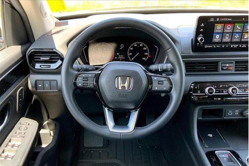 2025 Honda Pilot Touring 8-Passenger