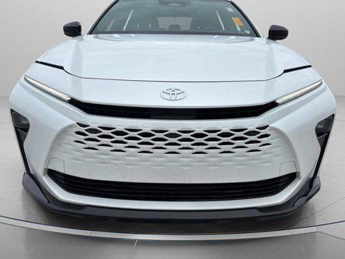 Oxygen White 2025 Toyota Crown Signia Limited