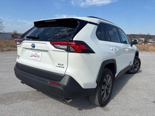 2022 Toyota RAV4 Hybrid XLE Premium