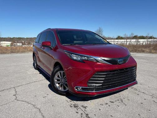 2021 Toyota Sienna XLE 7 Passenger