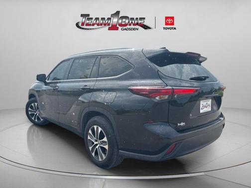 Midnight Black Metallic 2024 Toyota Highlander XLE
