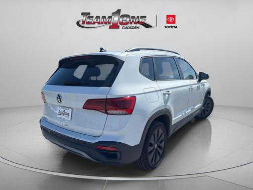 Pure White 2022 Volkswagen Taos 1.5T S