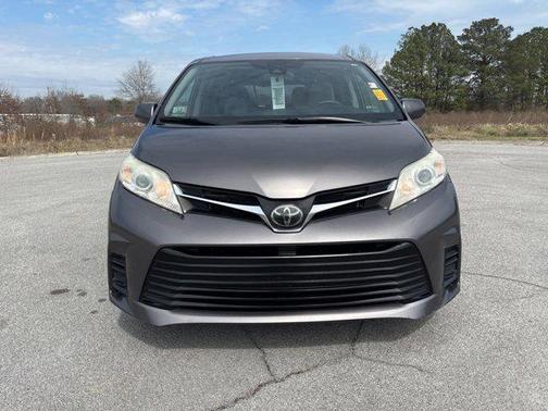 2020 Toyota Sienna LE