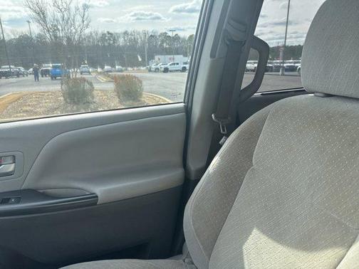 2020 Toyota Sienna LE