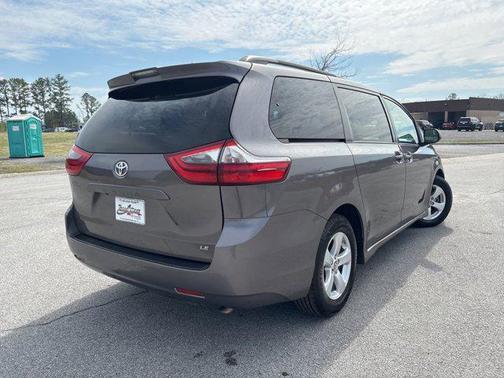 2020 Toyota Sienna LE