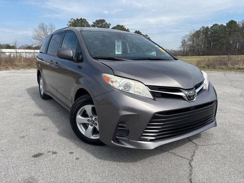 2020 Toyota Sienna LE