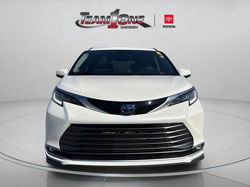 2021 Toyota Sienna Limited 7-Passenger