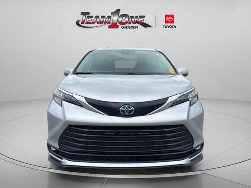 Celestial Silver Metallic 2025 Toyota Sienna XLE