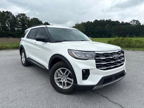 Star White Metallic Tri-Coat 2025 Ford Explorer Active