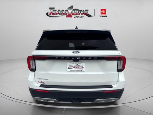 Star White Metallic Tri-Coat 2025 Ford Explorer Active