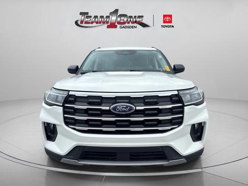 Star White Metallic Tri-Coat 2025 Ford Explorer Active