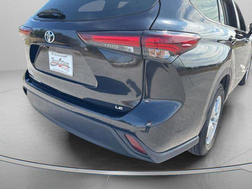 Midnight Black Metallic 2024 Toyota Highlander LE