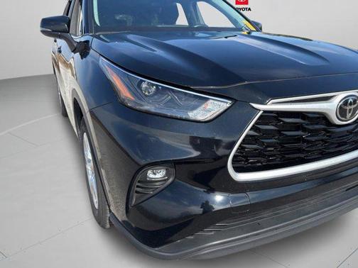 Midnight Black Metallic 2024 Toyota Highlander LE