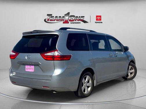 2016 Toyota Sienna LE