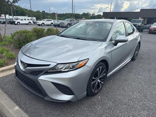 Celestial Silver Metallic 2019 Toyota Camry SE