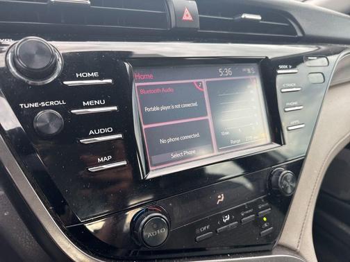 Celestial Silver Metallic 2019 Toyota Camry SE