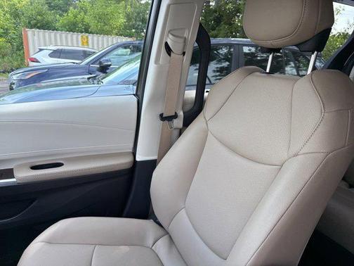 2024 Toyota Sienna XLE 8 Passenger