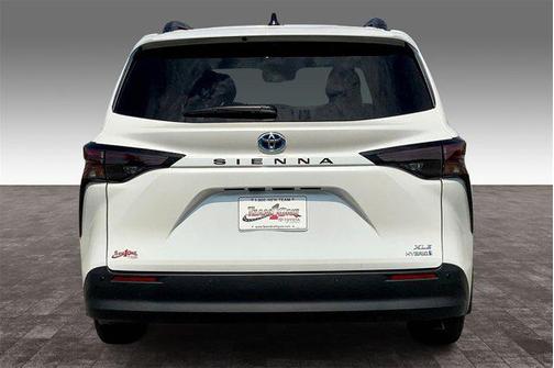 2024 Toyota Sienna XLE 8 Passenger