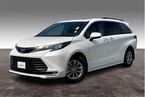 2024 Toyota Sienna XLE 8 Passenger
