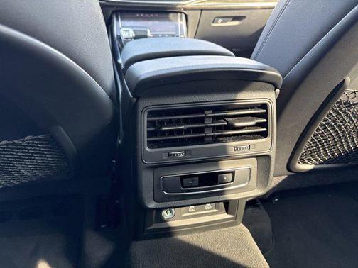 Mythos Black Metallic 2024 Audi Q7 55 Premium Plus