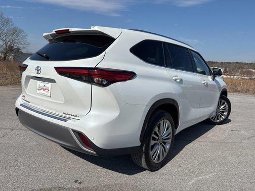 2023 Toyota Highlander Platinum