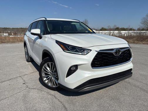 2023 Toyota Highlander Platinum