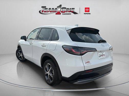 White 2023 Honda HR-V EX-L