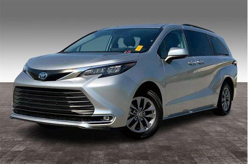 2024 Toyota Sienna XLE 8 Passenger