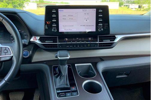 2024 Toyota Sienna XLE 8 Passenger