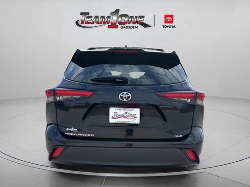 Midnight Black Metallic 2024 Toyota Highlander XLE