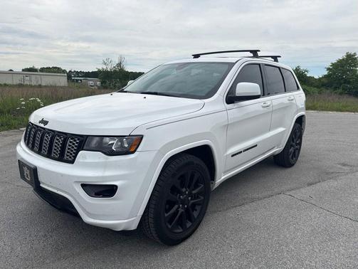 Bright White Clearcoat 2017 Jeep Grand Cherokee Altitude