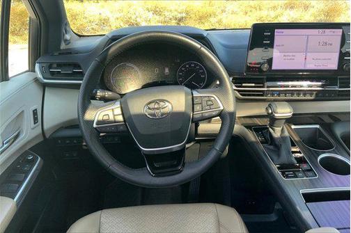 2021 Toyota Sienna Platinum 7 Passenger