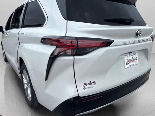 Wind Chill Pearl 2026 Toyota Sienna Limited