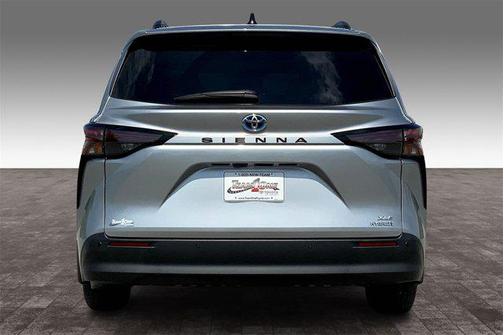 2024 Toyota Sienna XLE 8 Passenger