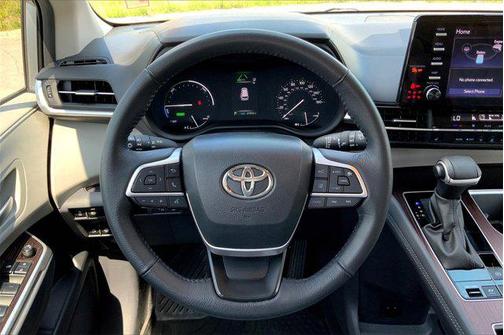 2024 Toyota Sienna XLE 8 Passenger