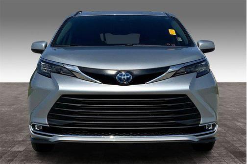 2024 Toyota Sienna XLE 8 Passenger