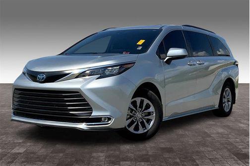 2024 Toyota Sienna XLE 8 Passenger