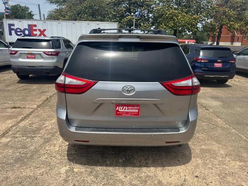 2015 Toyota Sienna XLE
