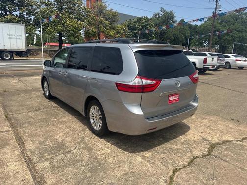 2015 Toyota Sienna XLE