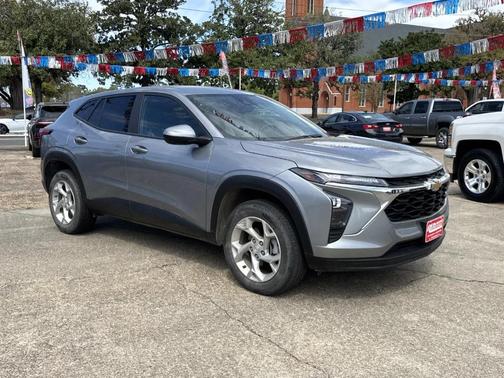 2025 Chevrolet Trax LS