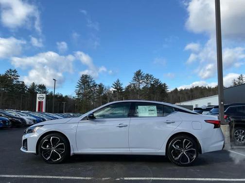 2025 Nissan Altima SR