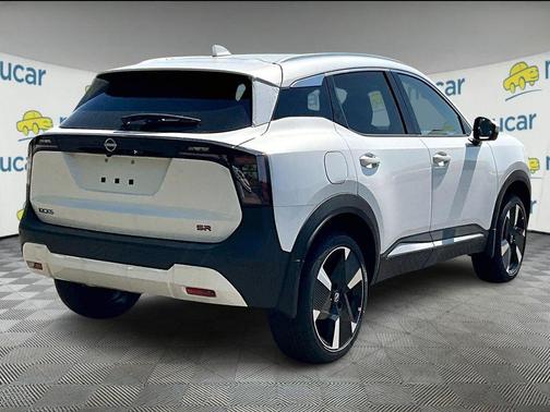 Aspen White Tricoat 2025 Nissan Kicks SR