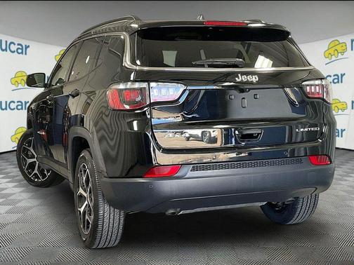 Diamond Black Crystal Pearlcoat 2025 Jeep Compass Limited