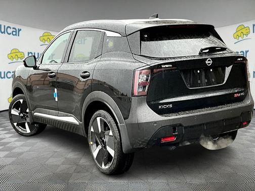 Super Black 2025 Nissan Kicks SR