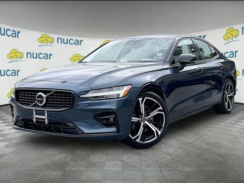 2024 Volvo S60 B5 Plus Dark Theme