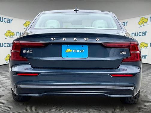 2024 Volvo S60 B5 Plus Dark Theme