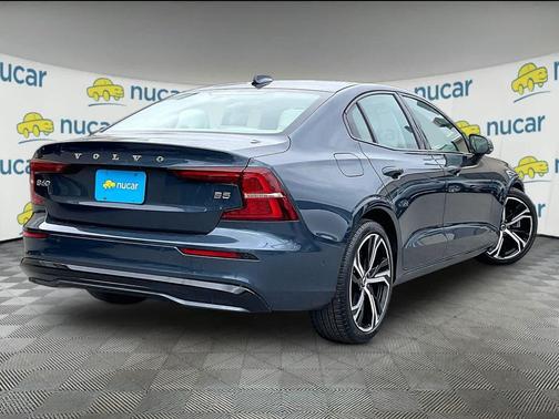 2024 Volvo S60 B5 Plus Dark Theme