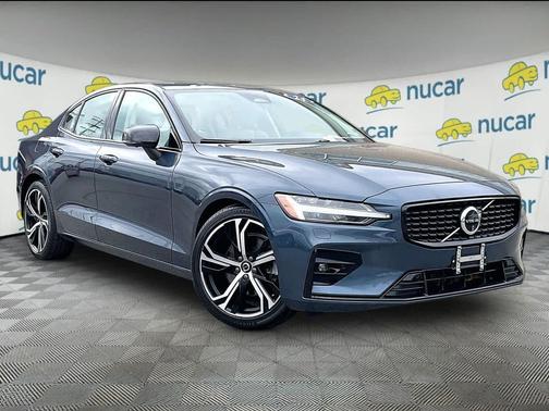 2024 Volvo S60 B5 Plus Dark Theme