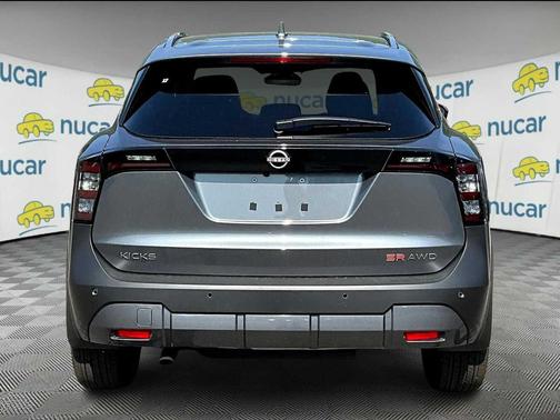 2025 Nissan Kicks SR