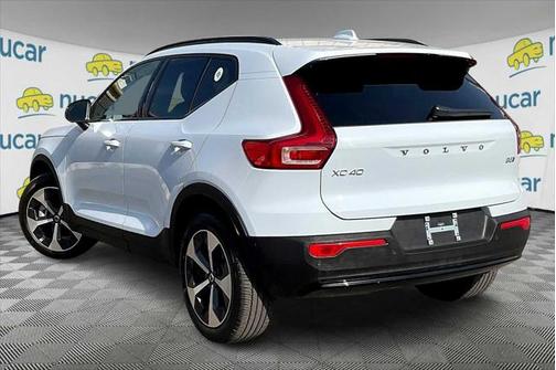 2025 Volvo XC40 B5 Plus Dark Theme